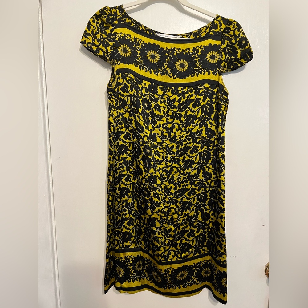 Diane Von Furstenberg Yellow and Black Floral Midi Dress. Silk. Sz 6